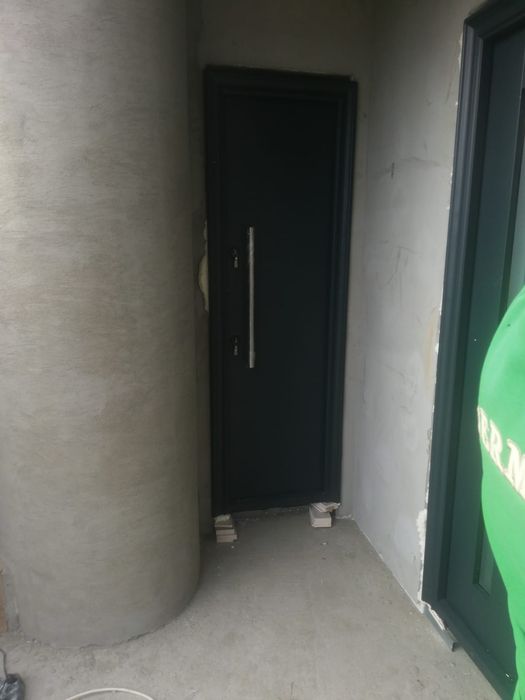 Montaj uși de curte exterior, metalice uși interior  vânzări uși