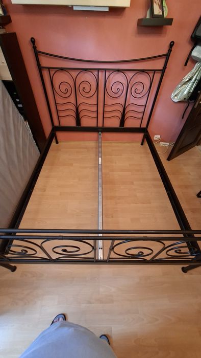 Cadru pat metalic Noresund (IKEA)160x200 fara saltea si fara somiere.