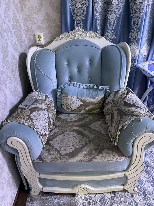 Диван продам спочно в хороший состояния