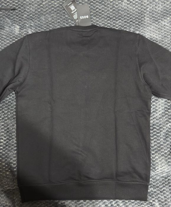 LICHIDARE DE STOC! Bluze boss alb si negru