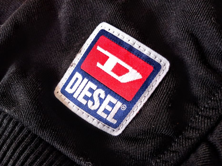 Черен суичър с дълъг ръкав на марката Diesel