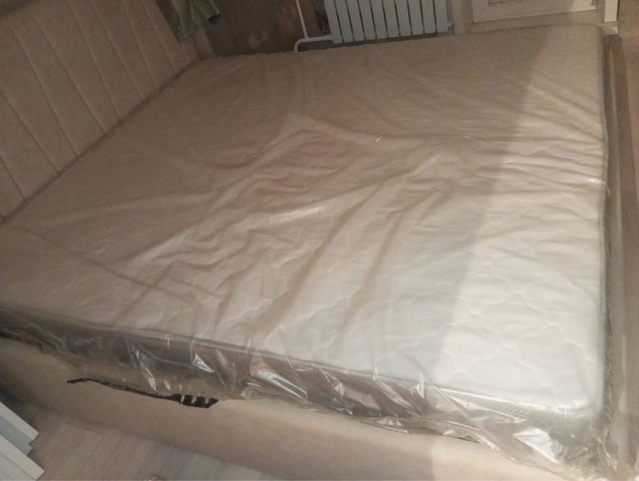 Новый матрас пружинный 180*200