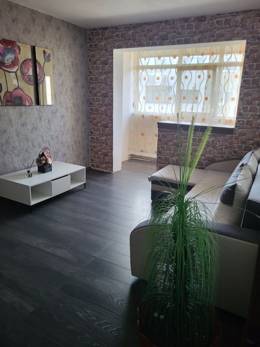 Vand apartament in Mizil si teren extravilan langa centura