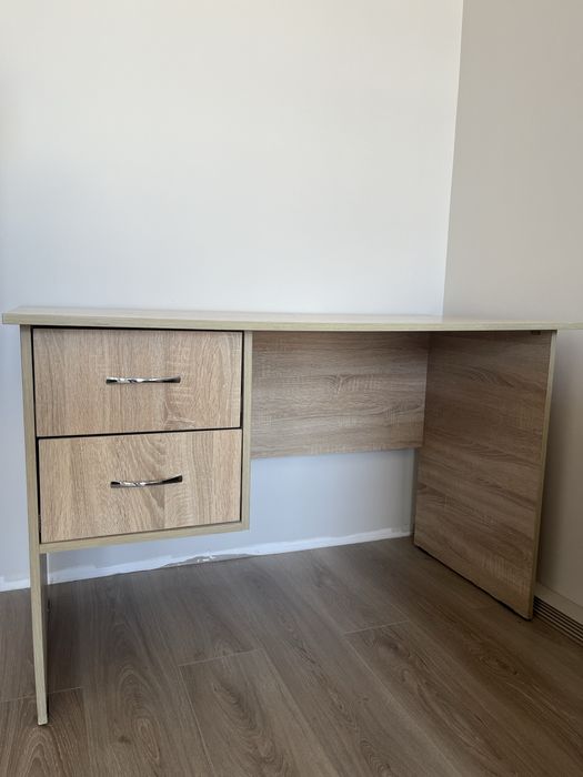 Продается книжная стол.