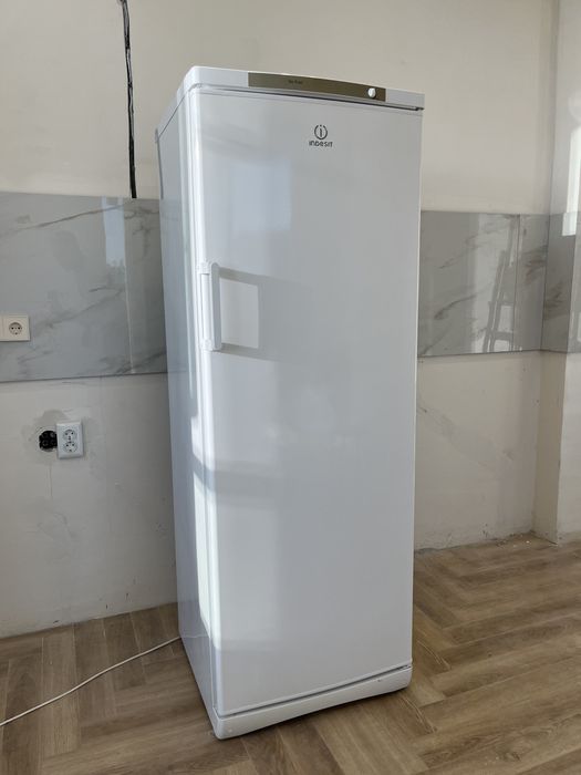 Морозильник Indesit в отл состоянии