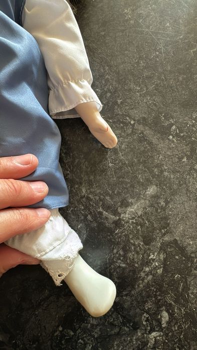 Păpușa din porțelan veche