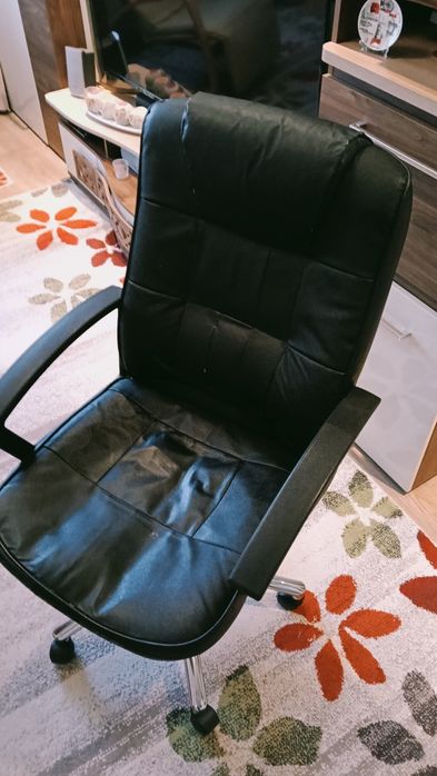 Scaun birou tapițerie piele naturala și ecologica