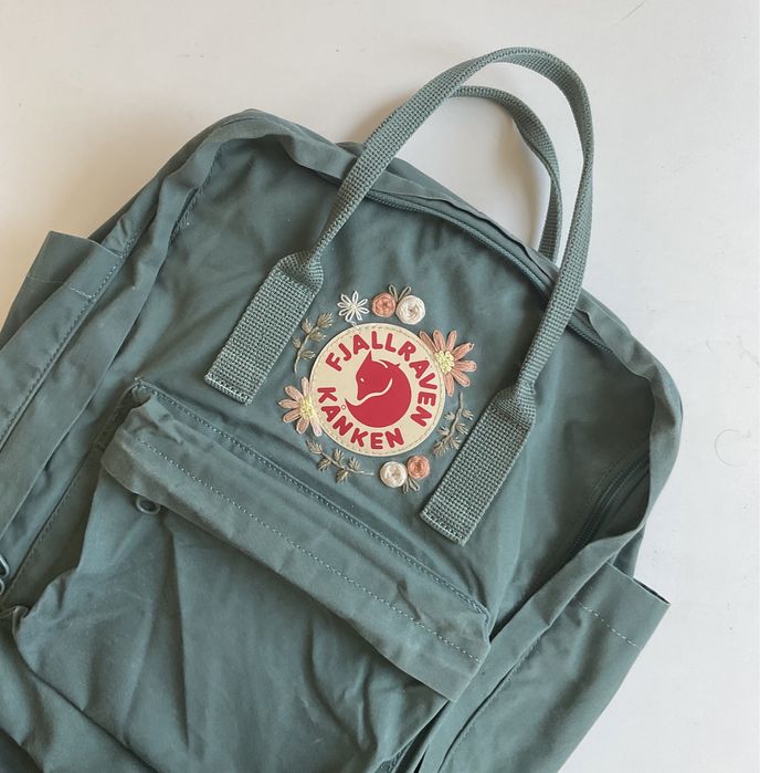 ОРИГИНАЛНА раница Fjallraven Kanken frost green ръчно бродирана