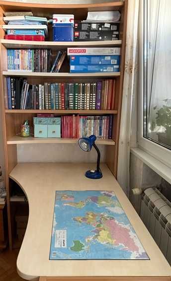 Ергономично ученическо детско офис бюро с етажерка + подарък