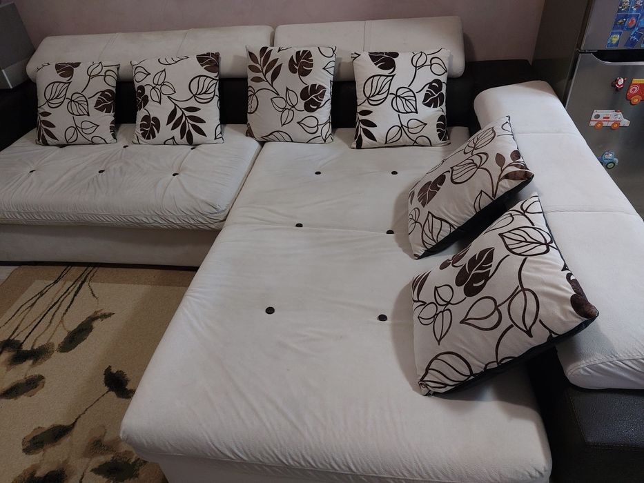 Ъглов ,разтегателен диван