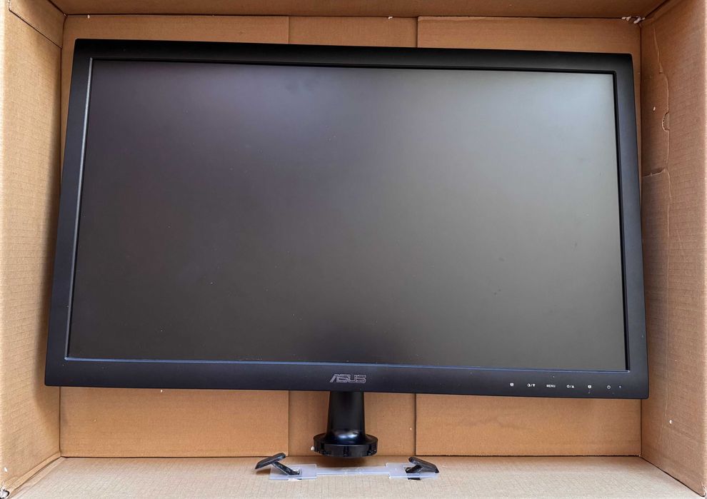 Монитор ASUS VS247 23.6" Full HD ТРИ БРОЙКИ + стойки + кабели по избор