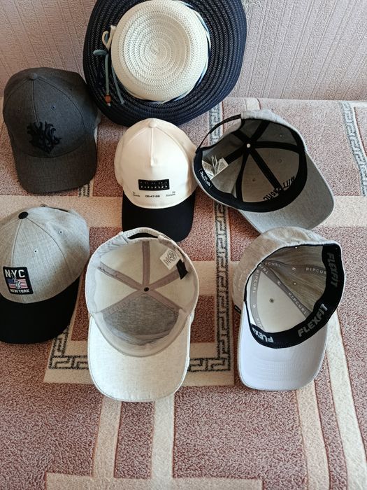 Продам бейсболки,  цена 500 тенге