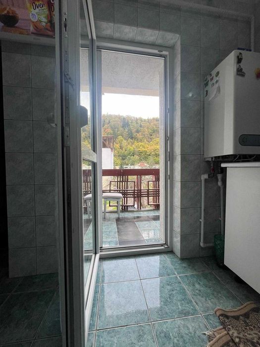 Vand apartament 3 camere spațios în Slănic Moldova la poala muntelui