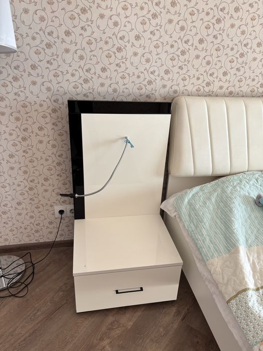 Комод и 2 тумбочки