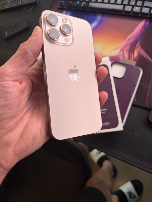 Iphone 16 pro max gold
