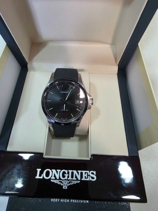 Longines Conquest V.H.P quartz 43mm