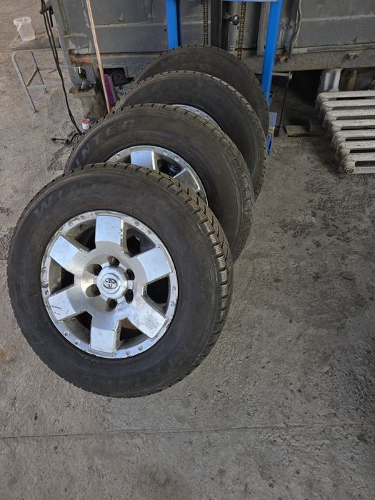 Шины зимний комплект на тайота 265,65r17