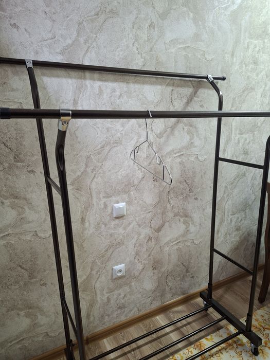 Гардеробная вешалка