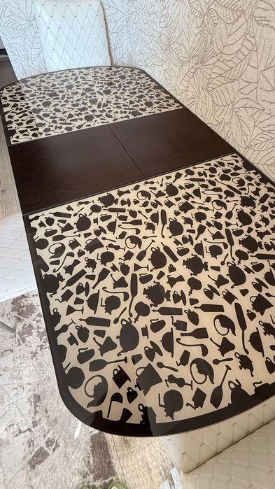 Кухонный стол со стульями