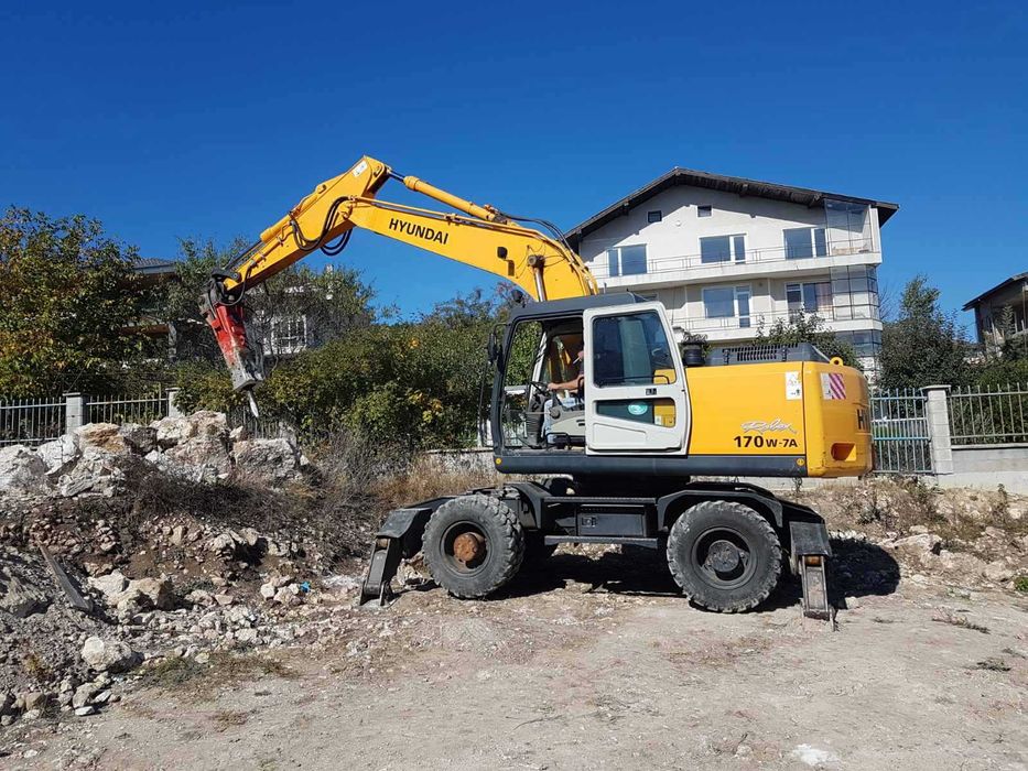 Услуги с багери, валяк, бобкат и самосвали