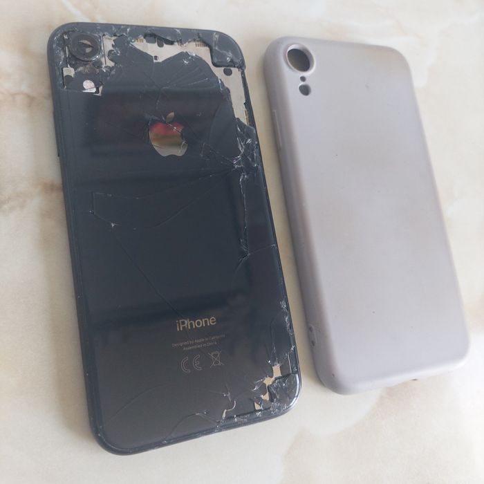 [Xr] Vând Apple iPhone Xr [spart] [pentru piese] + husă BONUS //poze reale