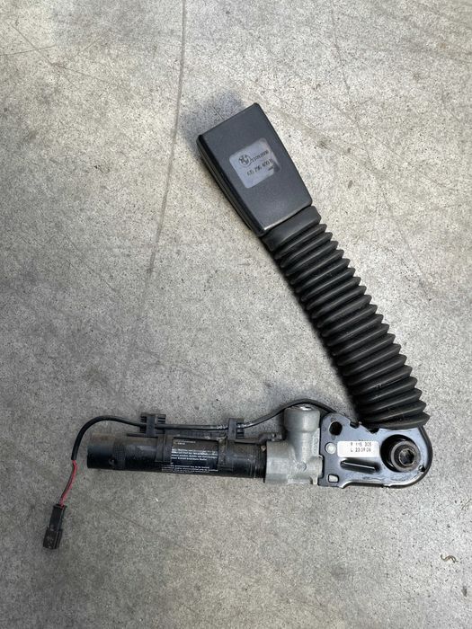 pretensioner centura stanga fata Bmw seria 5 F10, 7 F01 cod 9115305