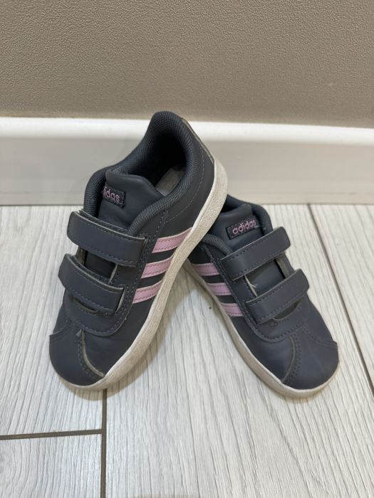 Продам кроссовки на девочку