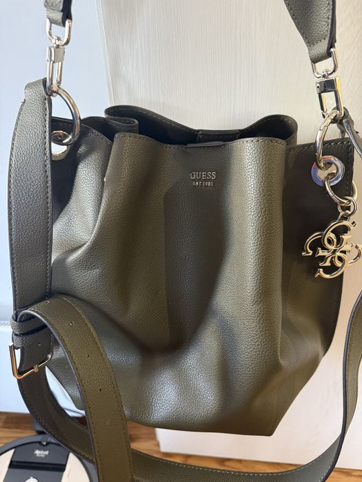 Дамска чанта  Guess