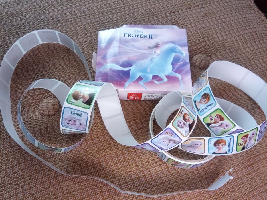 Стикери Замръзналото кралство 2, ролка с 200 броя