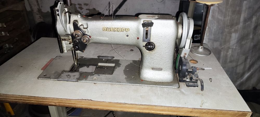 Продам швейную машину