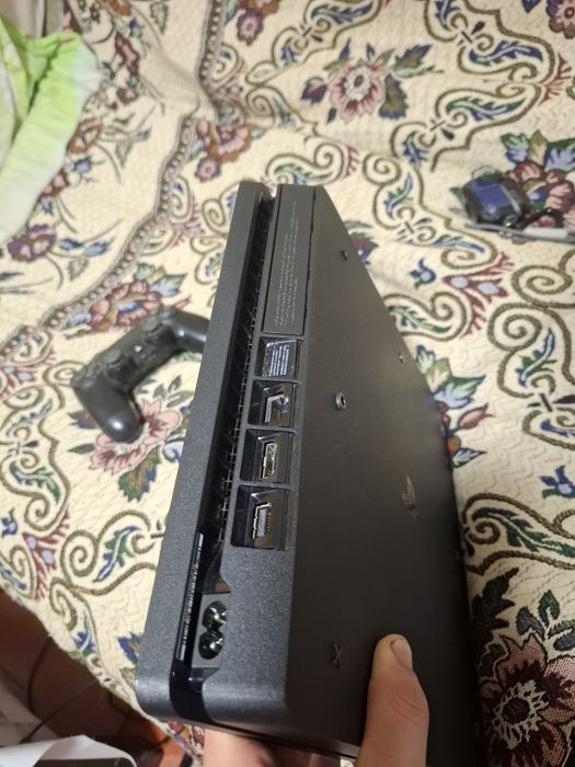 Playstation 4 slim