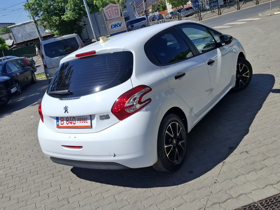 Parc Auto/Peugeot 208/1.0VTI/2014