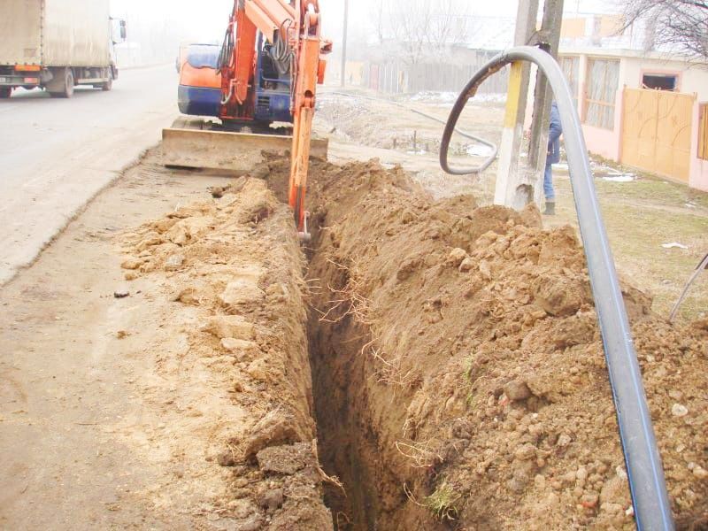 Escavator săpat casă, fundați, gard ,calalizare .apa gaze .cablu elect