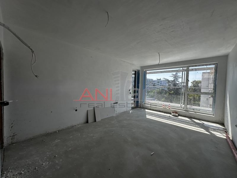 Продава се Двустаен апартамент в Варна, Цветен квартал - 71 кв.м за 1185 €/кв.м - Снимка #4