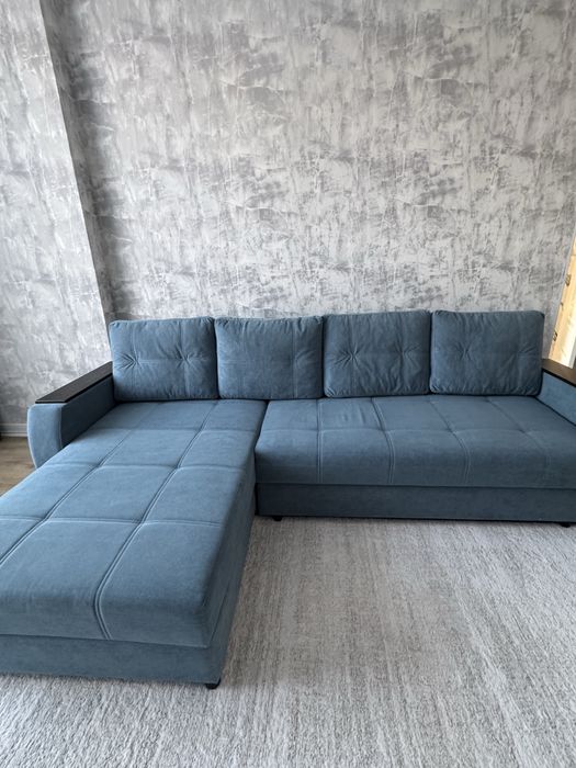 Диван в отличном состояний