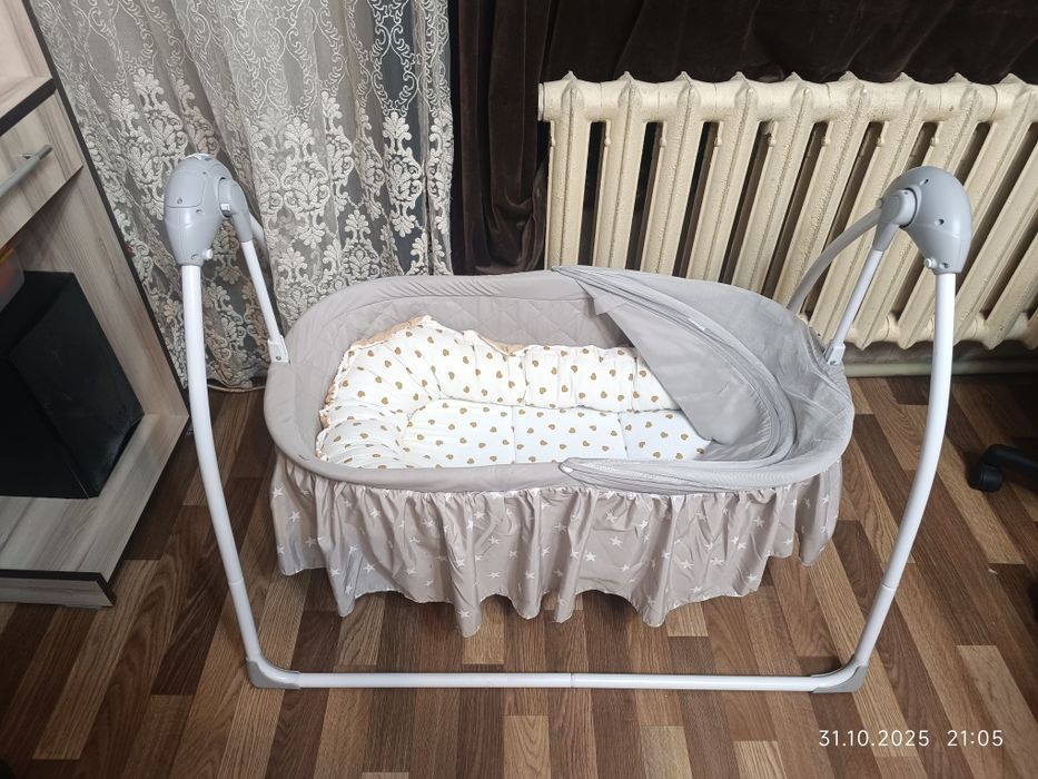 Качелька кроватка музыкальная с маятником