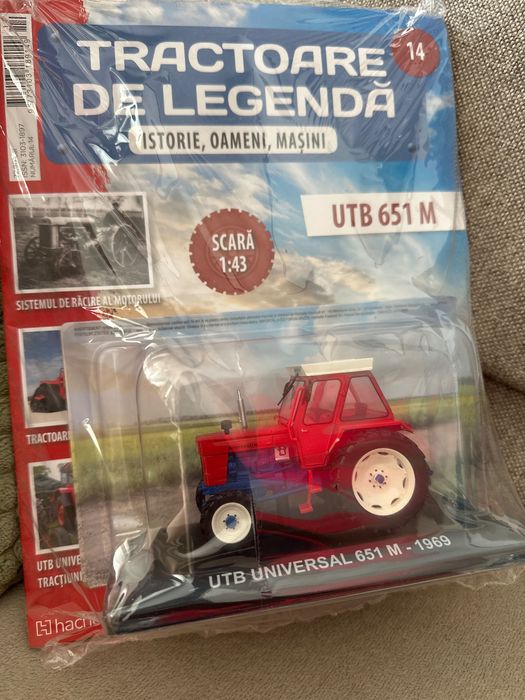 Vând macheta Tractor UTB Universal 651 M
