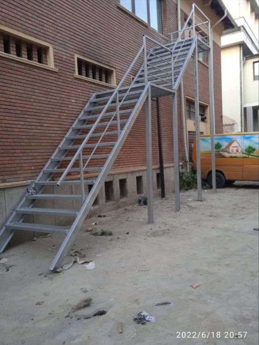 Scări Zincate metalice