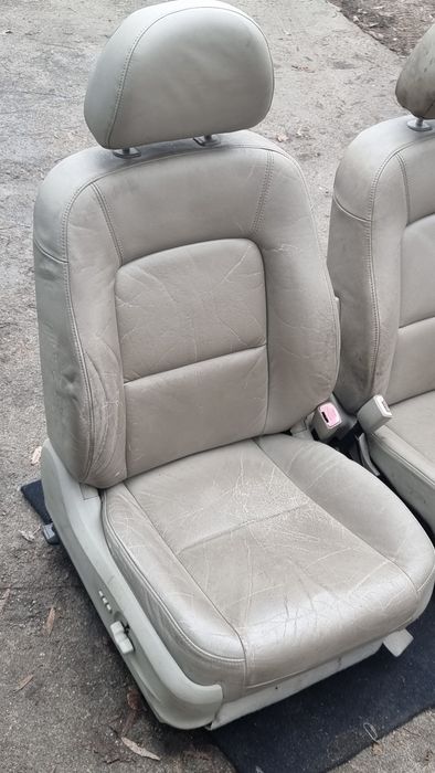 Сидение передние на Subaru Outback  .