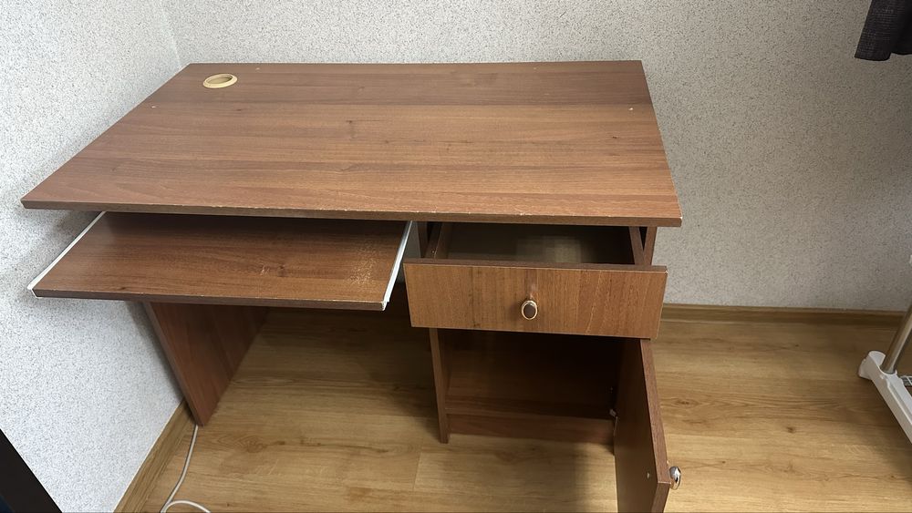 Стол письменный со шкафом