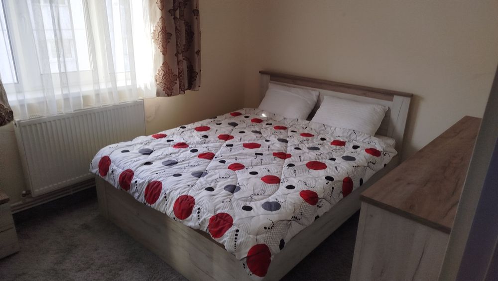Închiriez apartament 3 camere