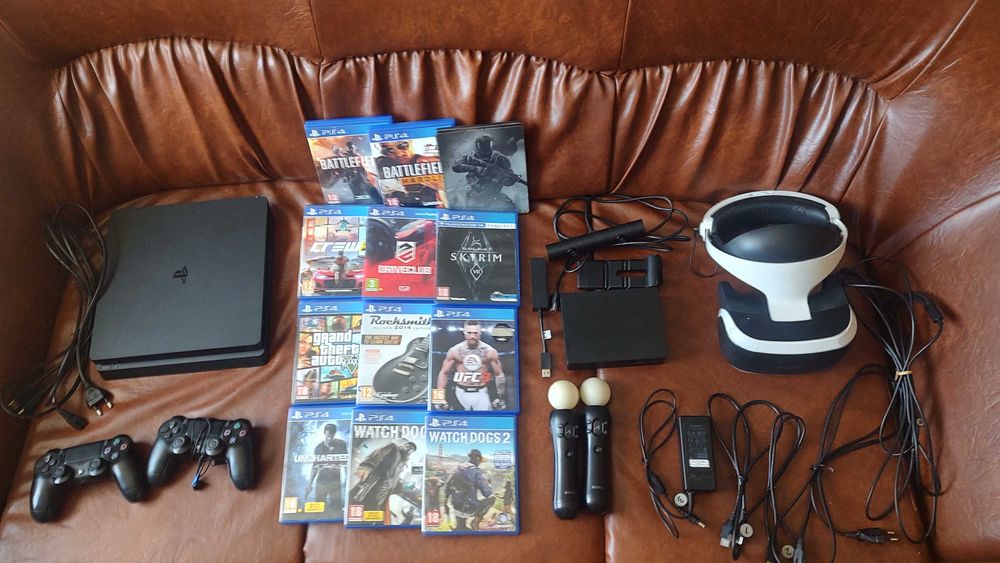 PS4 Slim + 2 Controllere DS4 + PSVR v2 Complet + 2 Controllere PS Move + 12 Jocuri