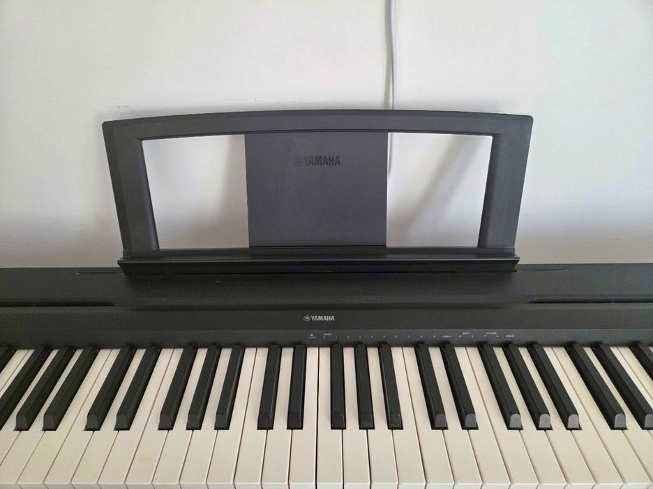 Orga Yamaha 8 octave cu stativ si pedala incluse