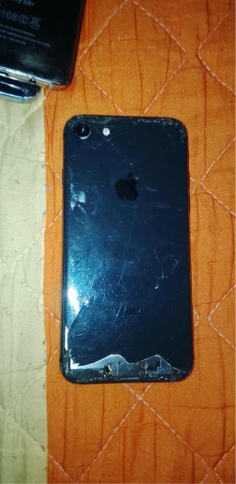 Buna am ai eu telefoane de piese unele se pot repara