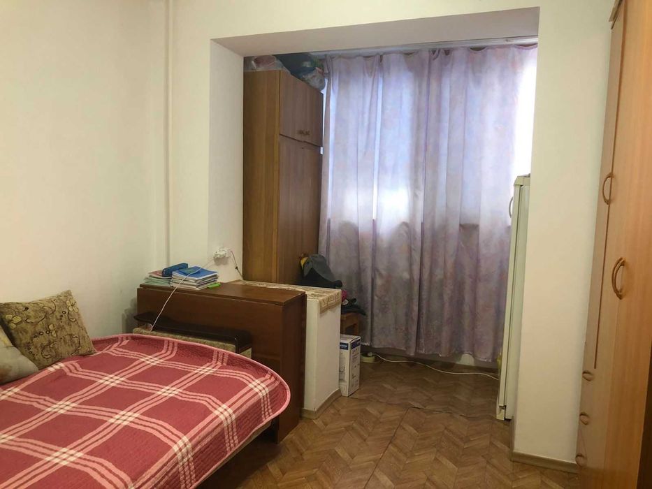 Продается трехкомнатная квартира возле АПК по очень горячей цене