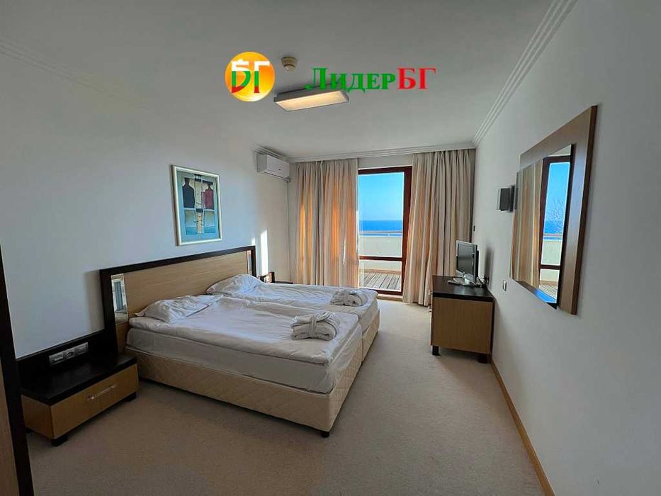 Двустаен апартамент с фронтална морска панорама в комплекс със СПА