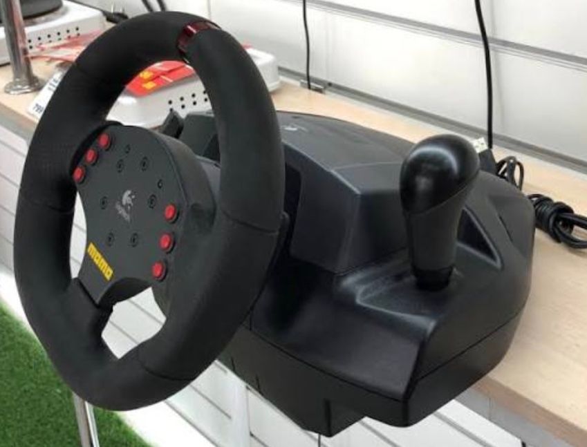 Игровой руль momo
