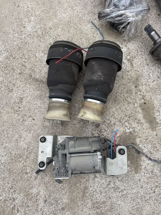 Компресор въздушно окачване Х5 Е70