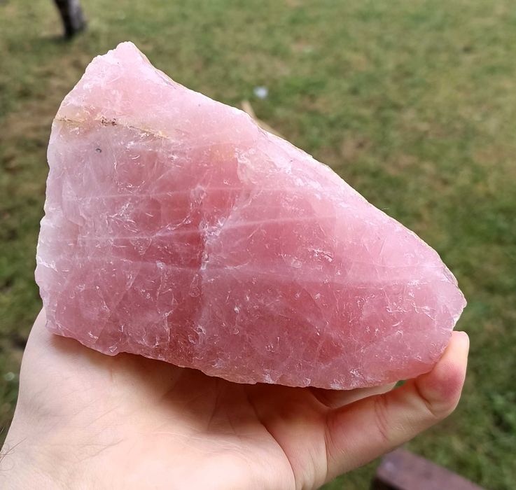 Розов кварц - полускъпоценен камък, необработен, естествен