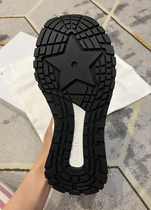 Продам кроссовки Dior оригинал